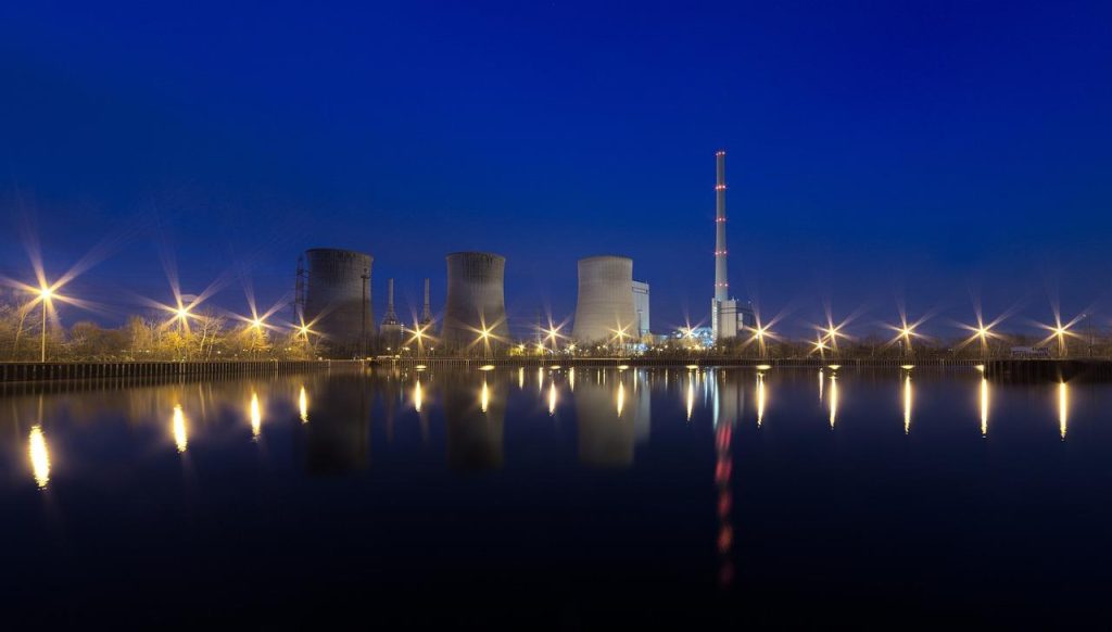 Illustratie van stroomstoring in 's Hertogenbosch met noodverlichting en voorbereiding op elektriciteitsuitval